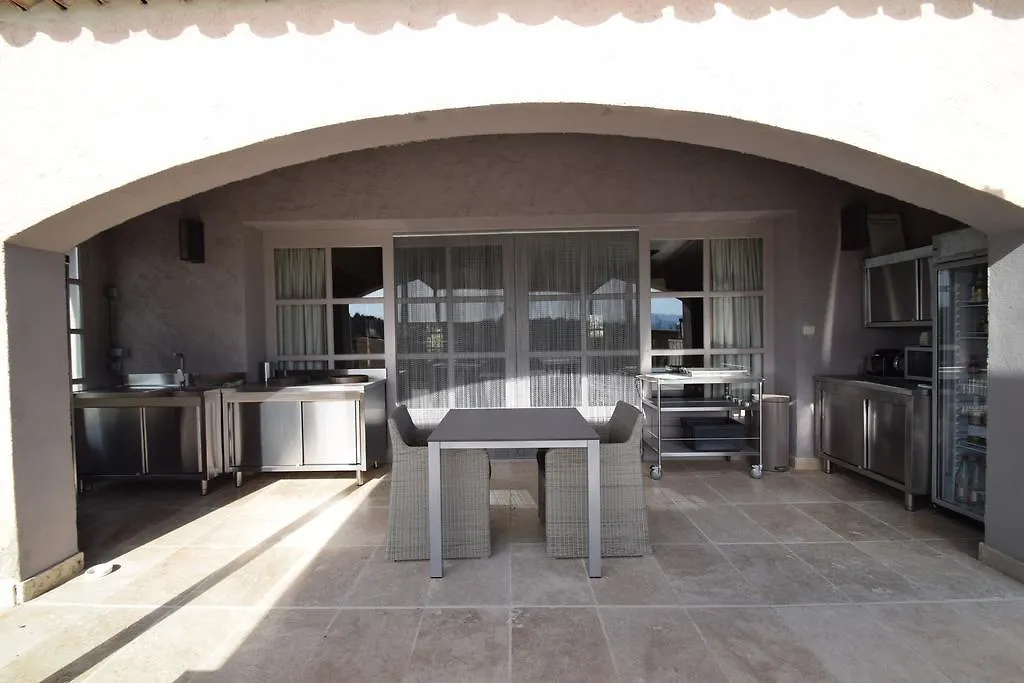 Maison Bertine Bed & Breakfast Tourves 0*,  France